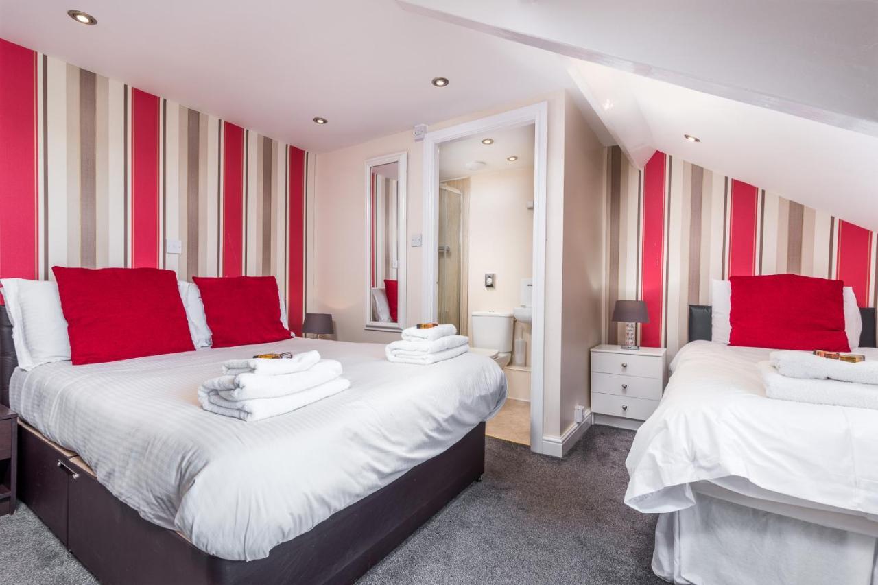Riviera Guesthouse Уитби Экстерьер фото