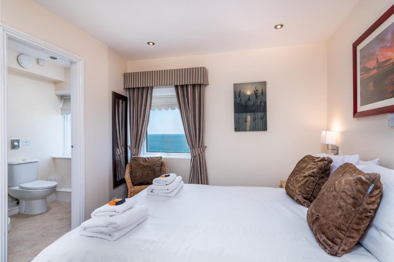 Riviera Guesthouse Уитби Экстерьер фото