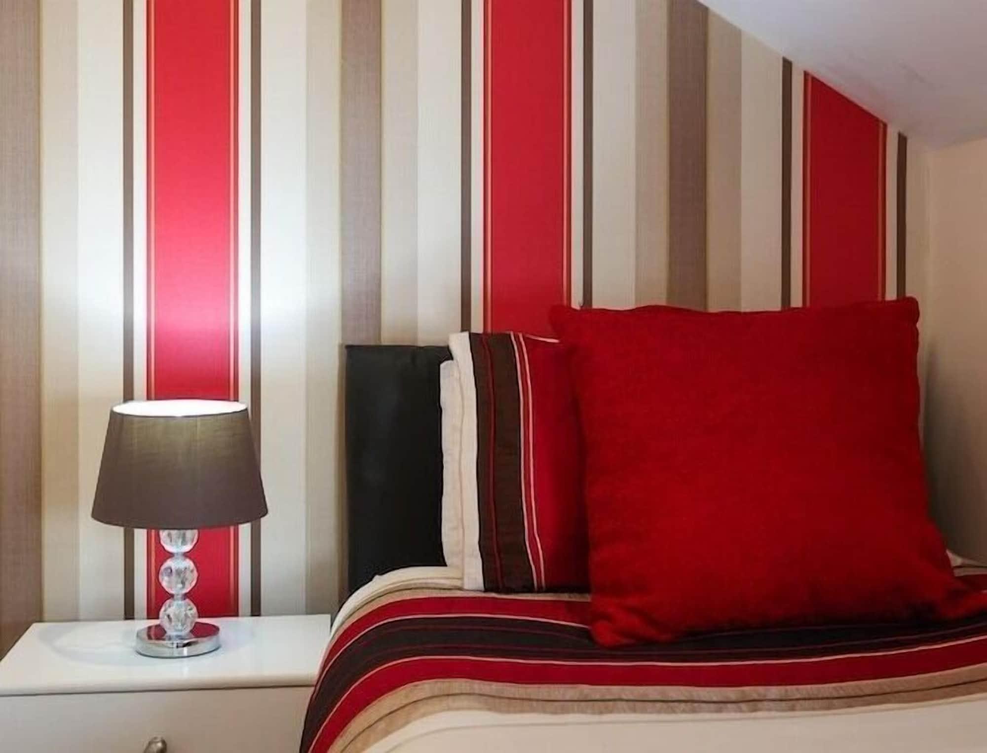 Riviera Guesthouse Уитби Экстерьер фото