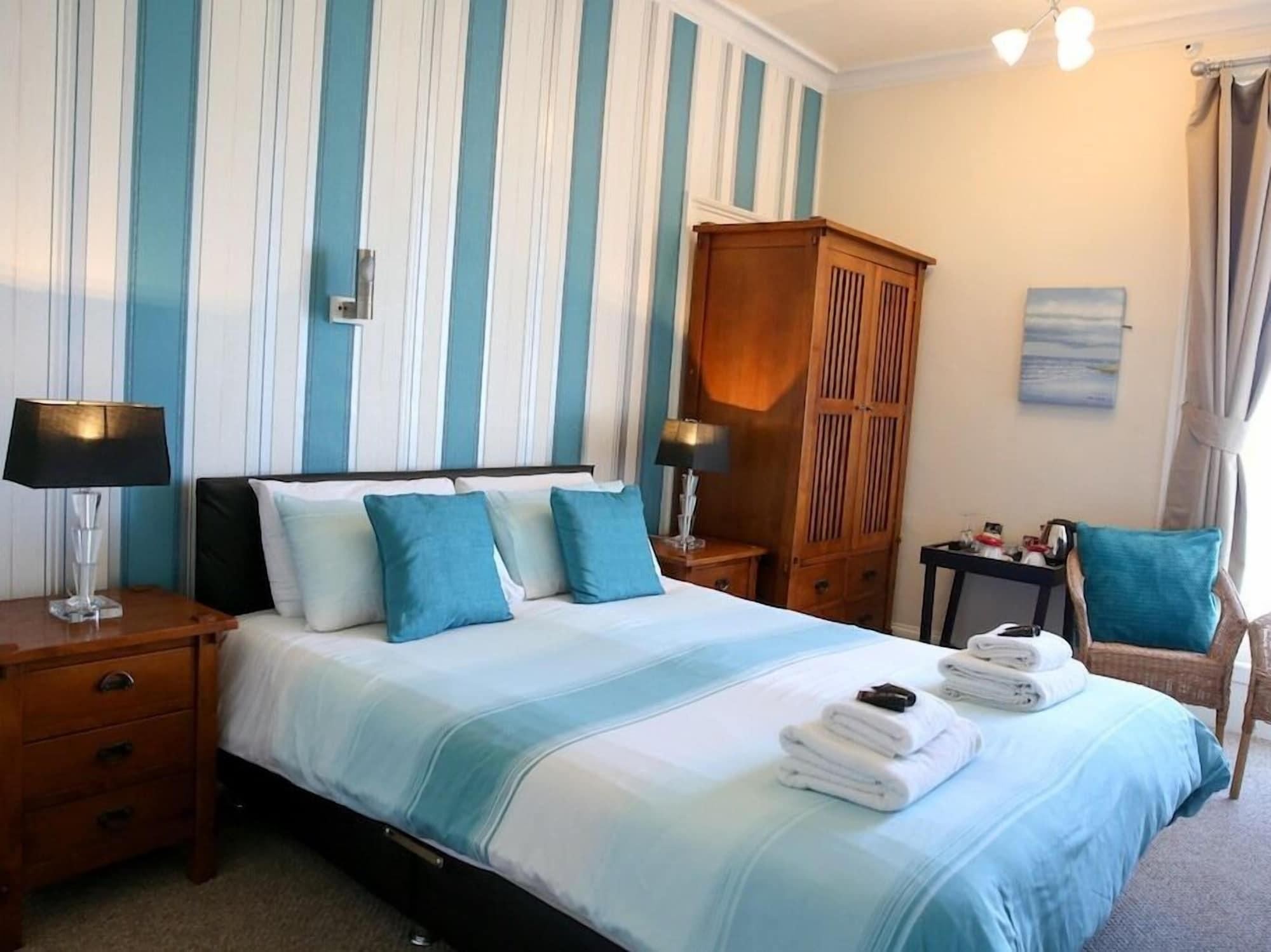 Riviera Guesthouse Уитби Экстерьер фото