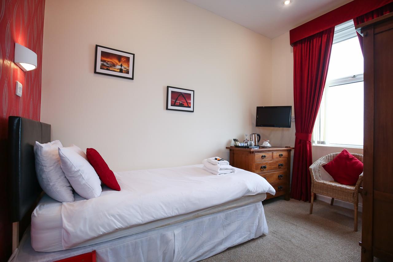 Riviera Guesthouse Уитби Экстерьер фото