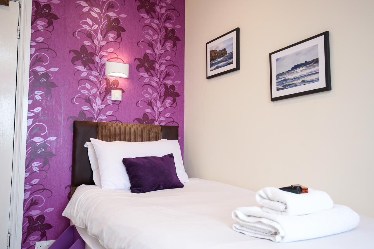 Riviera Guesthouse Уитби Экстерьер фото